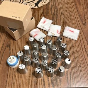 Russian piping tips set NWOT